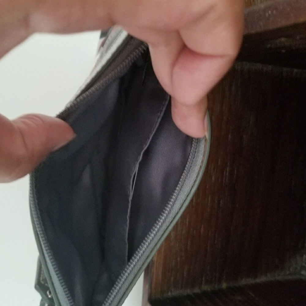 Small wristlet - Picture 4 of 4